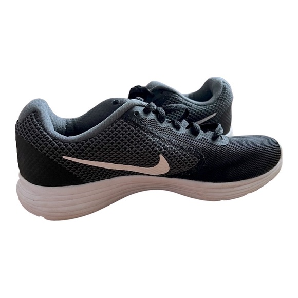 Nike Women’s Size 7 Revolution 3 819303-001 Black Running Shoes Sneakers Lace Up - Picture 1 of 9